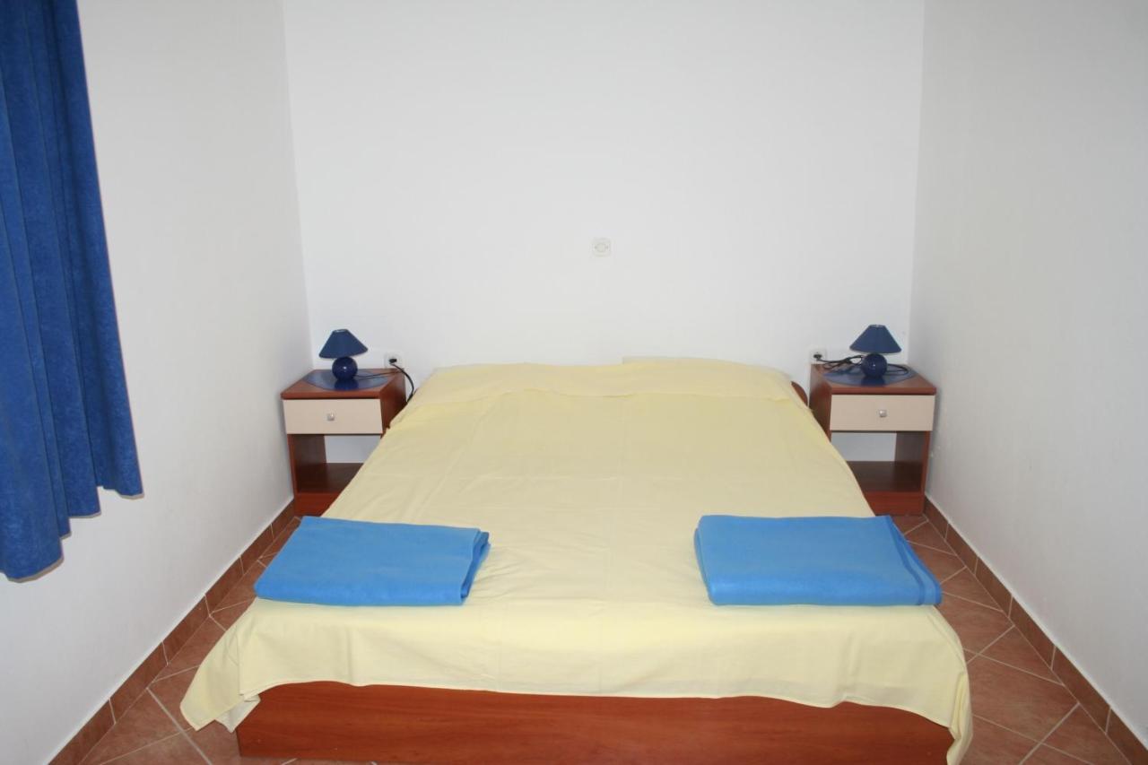 Apartments By The Sea Mandre, Pag - 4092 Kolan Buitenkant foto