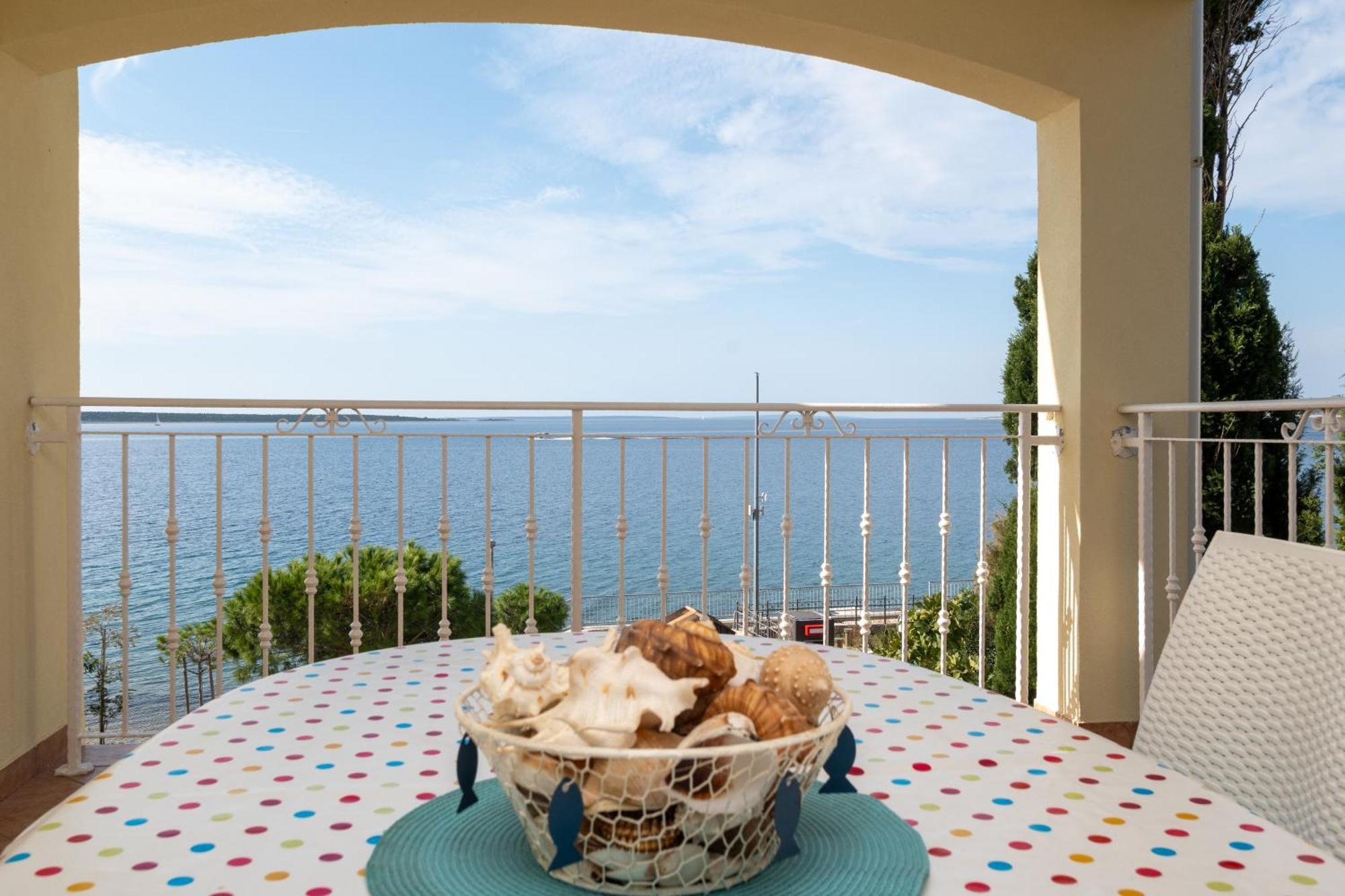 Apartments By The Sea Mandre, Pag - 4092 Kolan Buitenkant foto