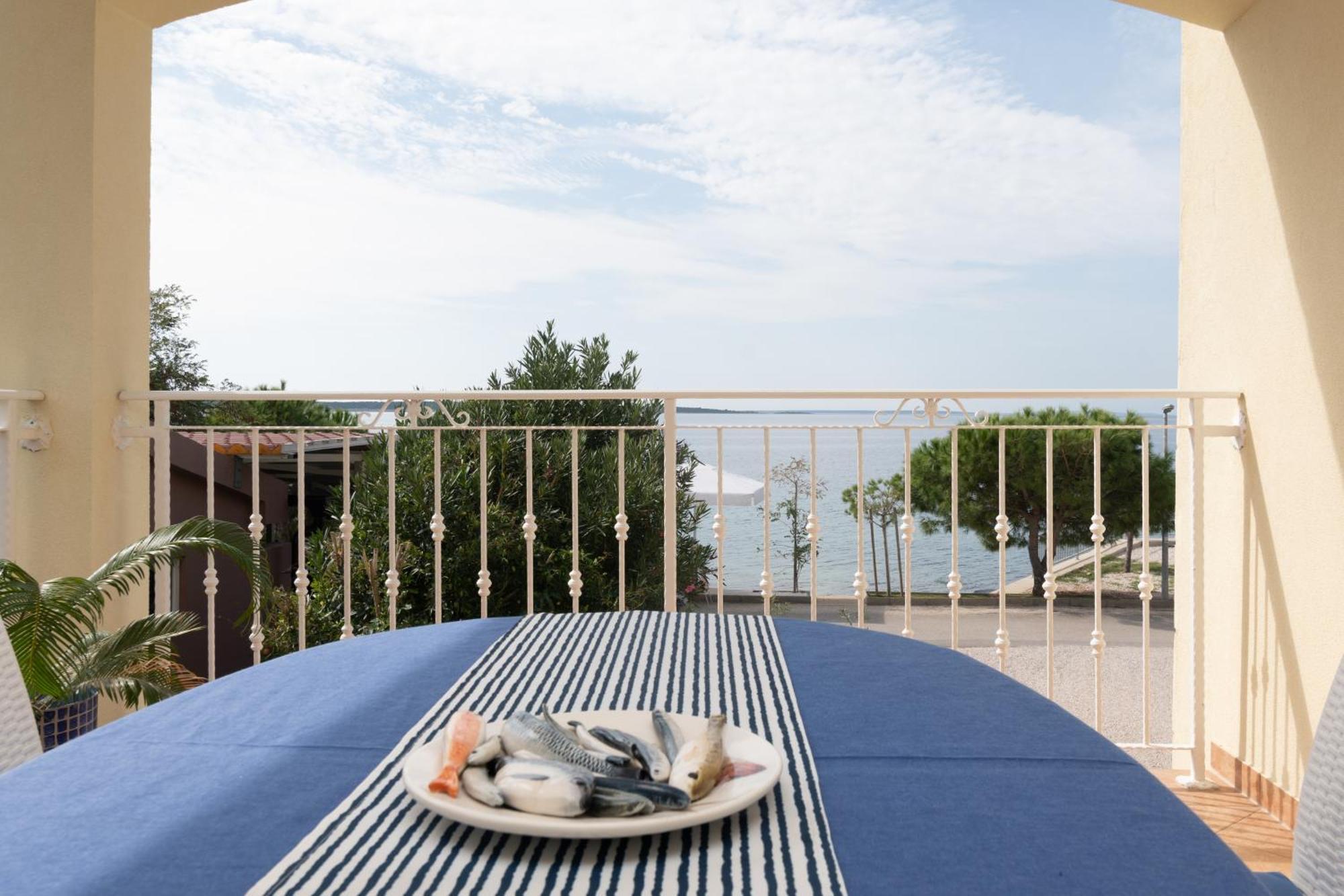 Apartments By The Sea Mandre, Pag - 4092 Kolan Buitenkant foto